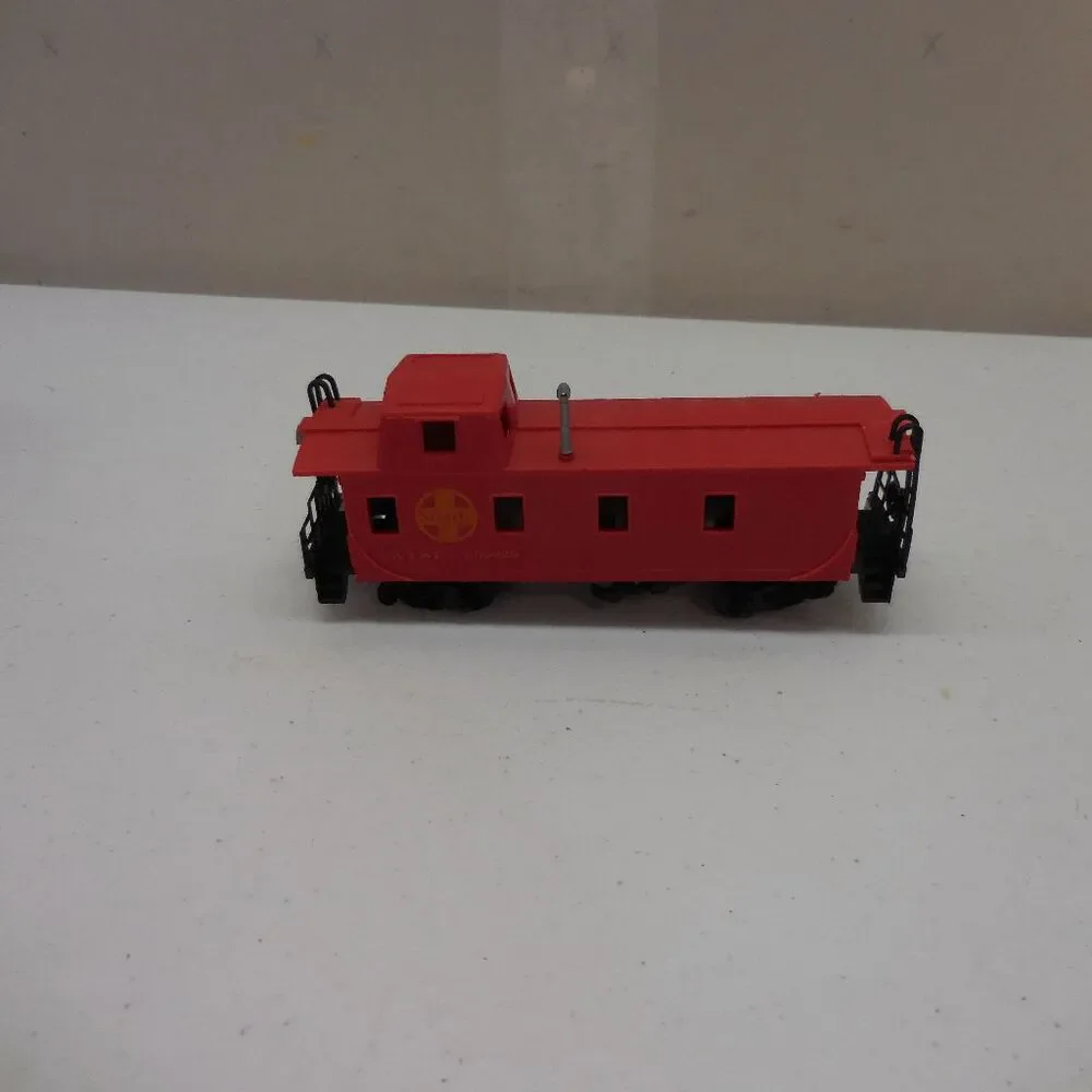 HO‎ Scale Bachman SANTA FE #307 Diesel Locomotive Engine & Caboose Model Train